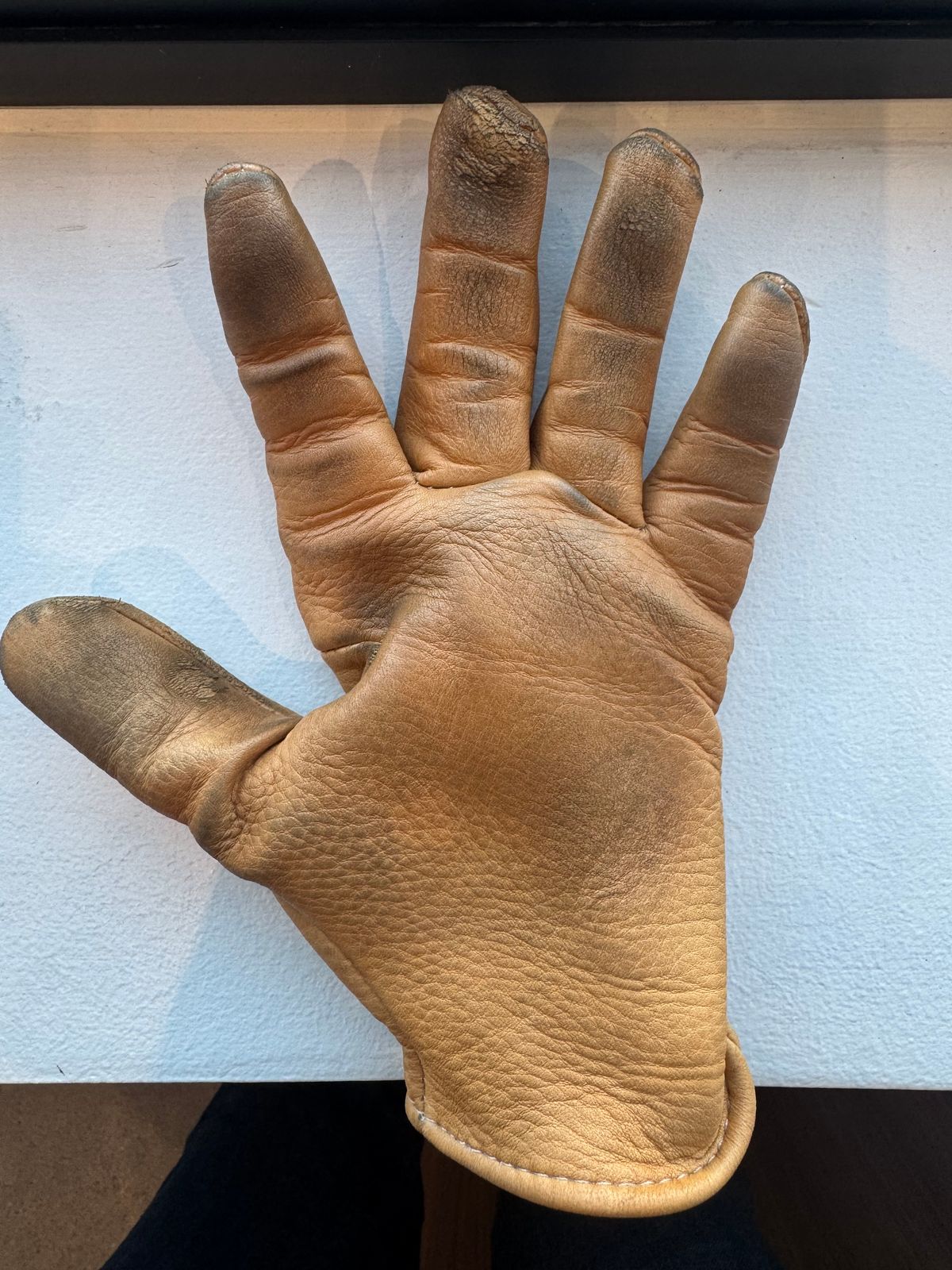 Photo by Jwilliams on January 2, 2026 of the Sullivan Glove Co. Deerskin Shorty in Saddle Tan Deerskin.