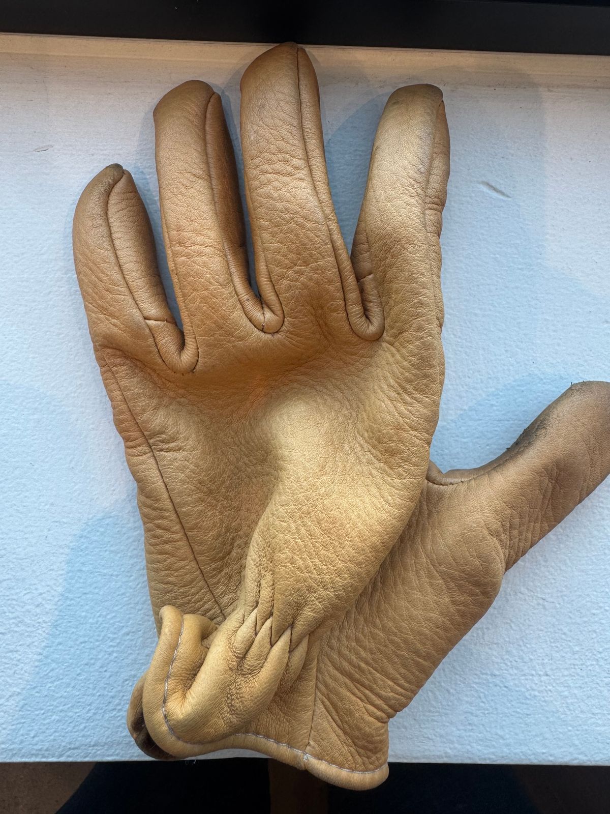 Photo by Jwilliams on January 2, 2026 of the Sullivan Glove Co. Deerskin Shorty in Saddle Tan Deerskin.