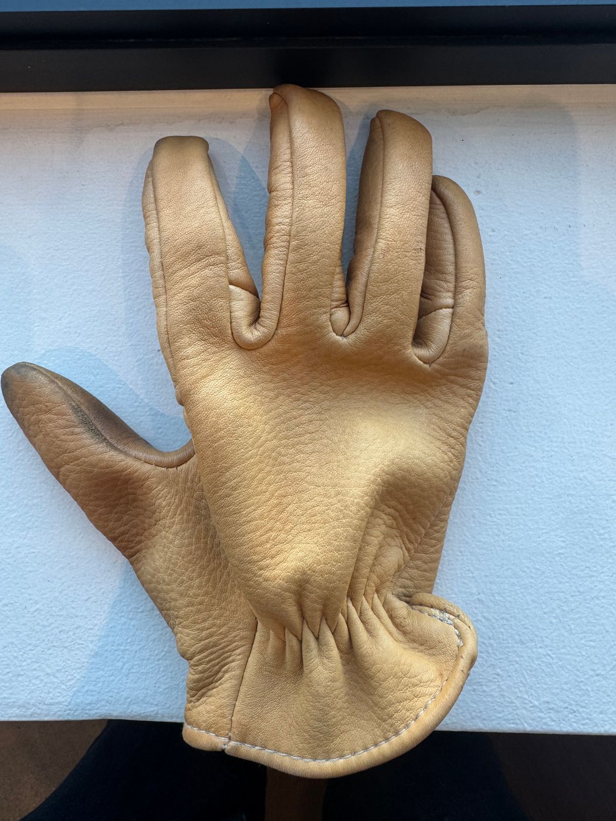 Photo by Jwilliams on January 2, 2026 of the Sullivan Glove Co. Deerskin Shorty in Saddle Tan Deerskin.