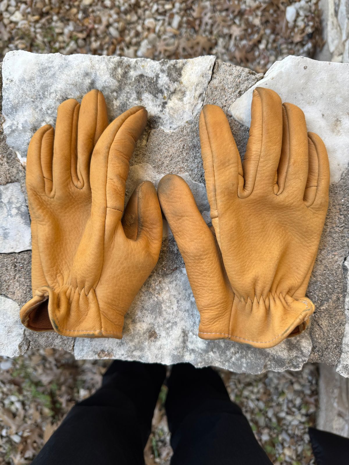 Photo by Jwilliams on February 2, 2026 of the Sullivan Glove Co. Deerskin Shorty in Saddle Tan Deerskin.