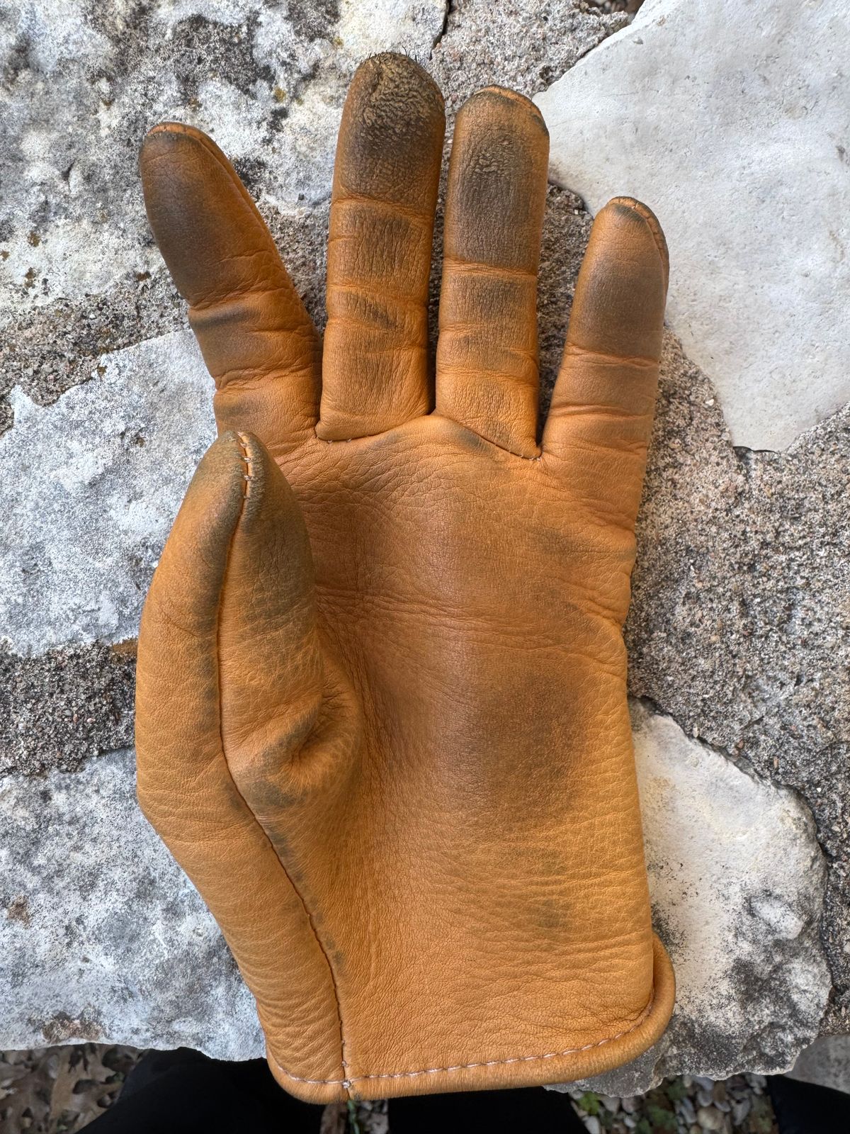Photo by Jwilliams on February 2, 2026 of the Sullivan Glove Co. Deerskin Shorty in Saddle Tan Deerskin.