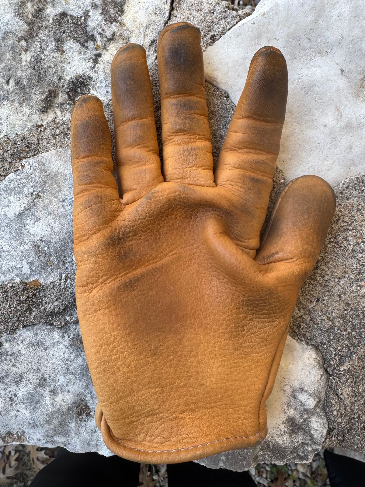 Photo by Jwilliams on February 2, 2026 of the Sullivan Glove Co. Deerskin Shorty in Saddle Tan Deerskin.