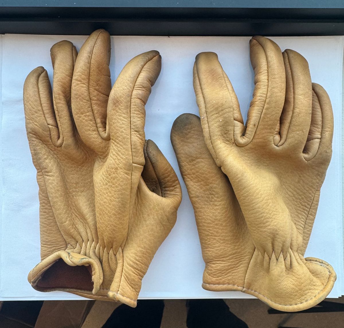 Photo by Jwilliams on March 2, 2026 of the Sullivan Glove Co. Deerskin Shorty in Saddle Tan Deerskin.