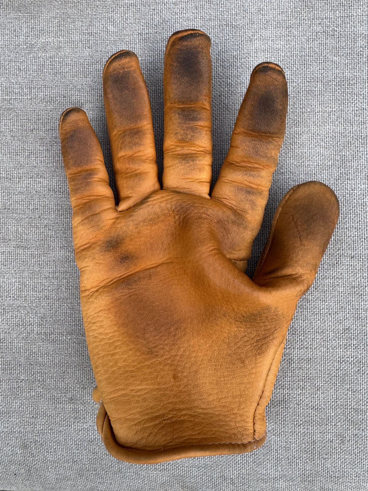 Photo by Jwilliams on April 3, 2026 of the Sullivan Glove Co. Deerskin Shorty in Saddle Tan Deerskin.