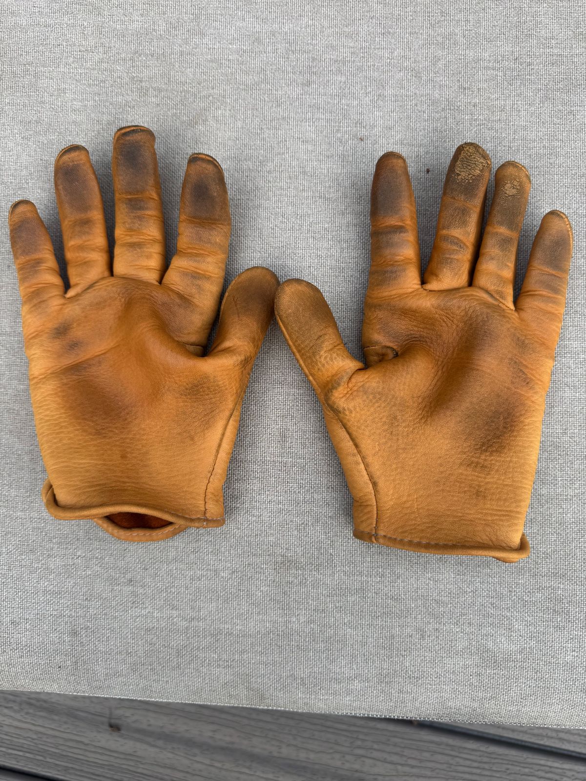 Photo by Jwilliams on April 3, 2026 of the Sullivan Glove Co. Deerskin Shorty in Saddle Tan Deerskin.