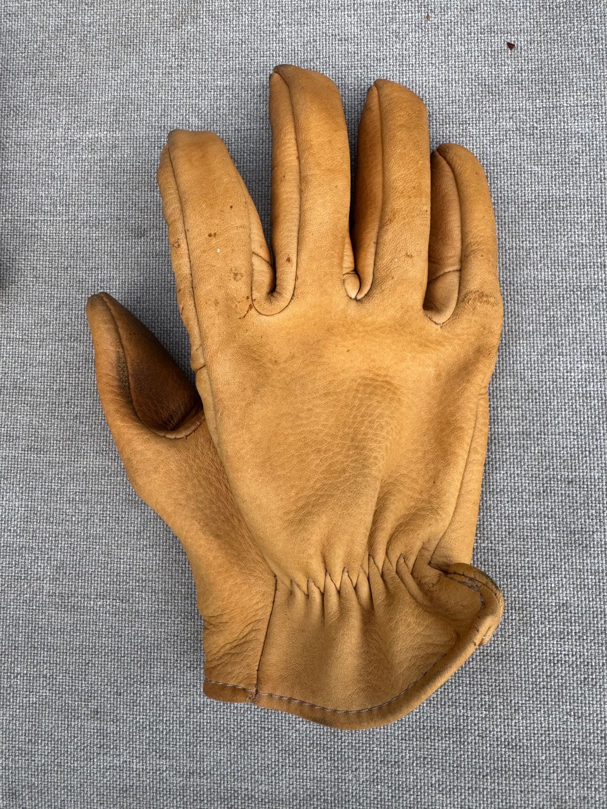 Photo by Jwilliams on April 3, 2026 of the Sullivan Glove Co. Deerskin Shorty in Saddle Tan Deerskin.