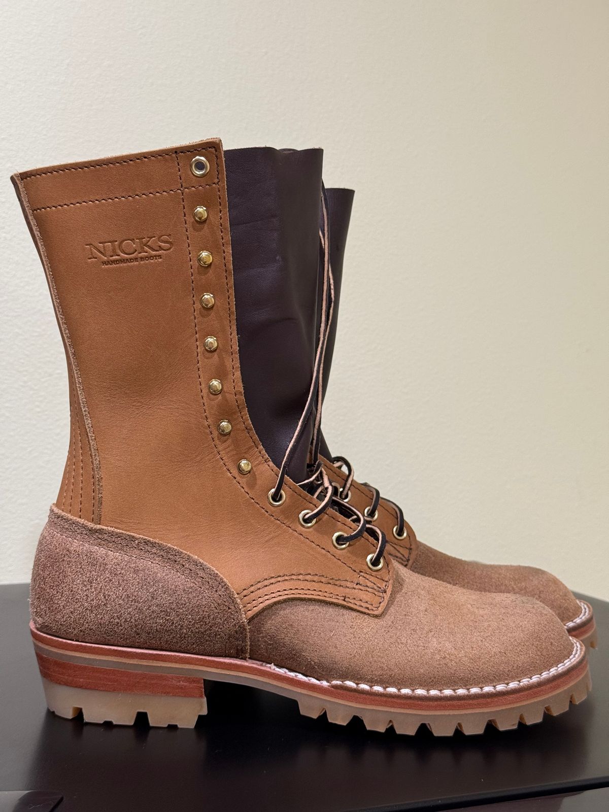 Photo by Termsxofxuse on October 1, 2024 of the Nicks DomePro in Seidel 1964 Tan & Seidel 1964 Tan Roughout.