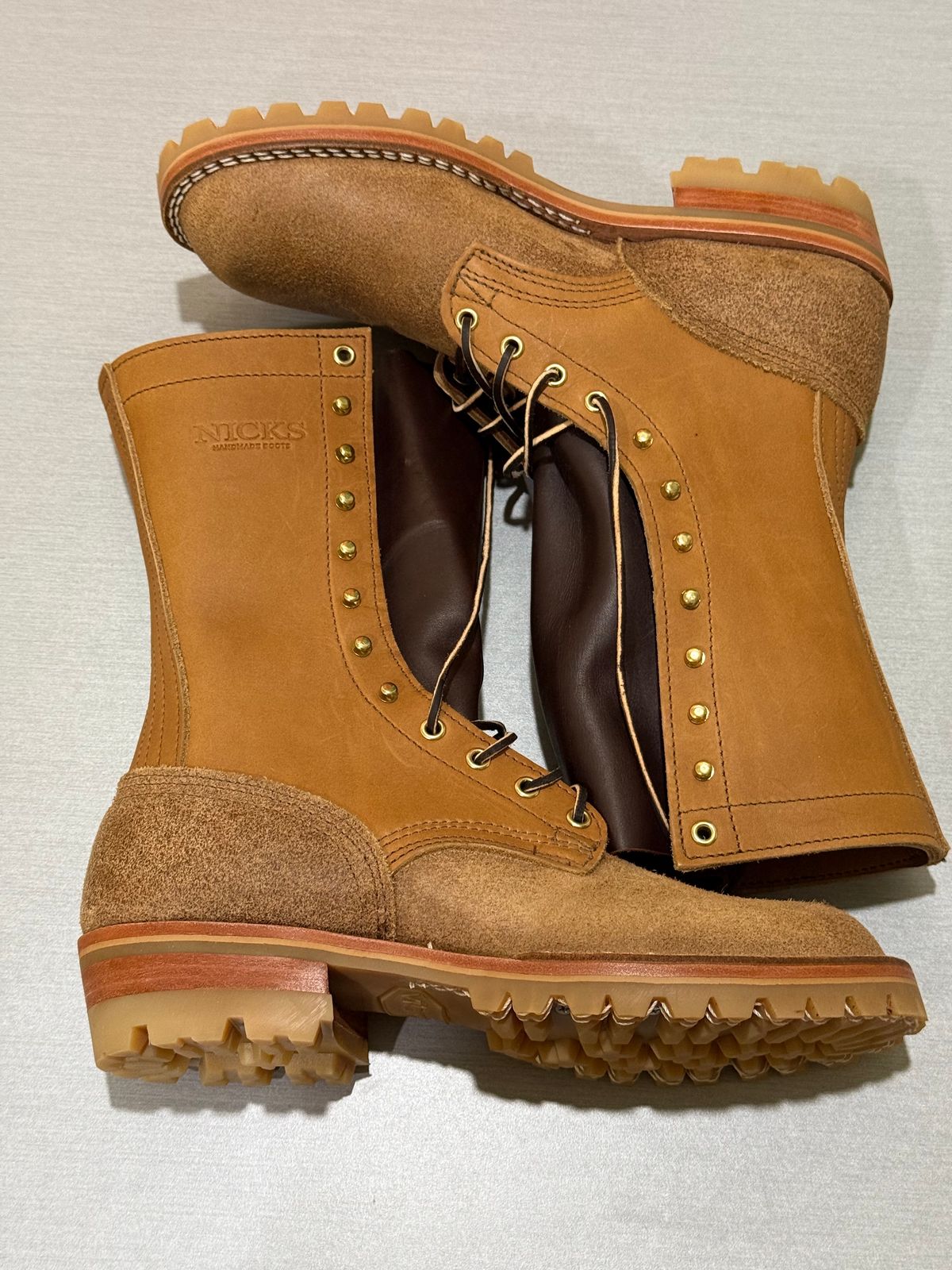 Photo by Termsxofxuse on October 1, 2024 of the Nicks DomePro in Seidel 1964 Tan & Seidel 1964 Tan Roughout.