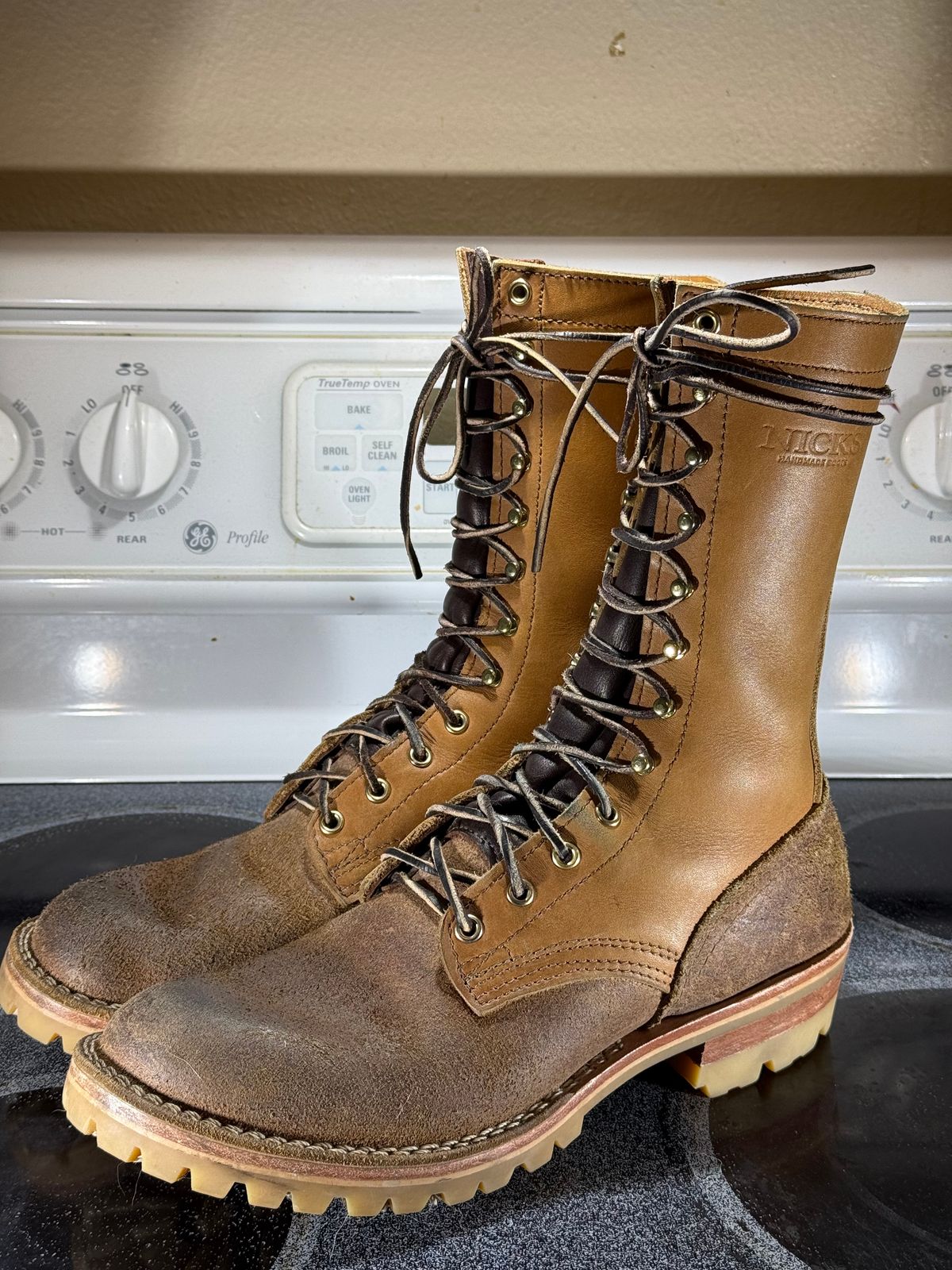 Photo by Termsxofxuse on December 5, 2024 of the Nicks DomePro in Seidel 1964 Tan & Seidel 1964 Tan Roughout.