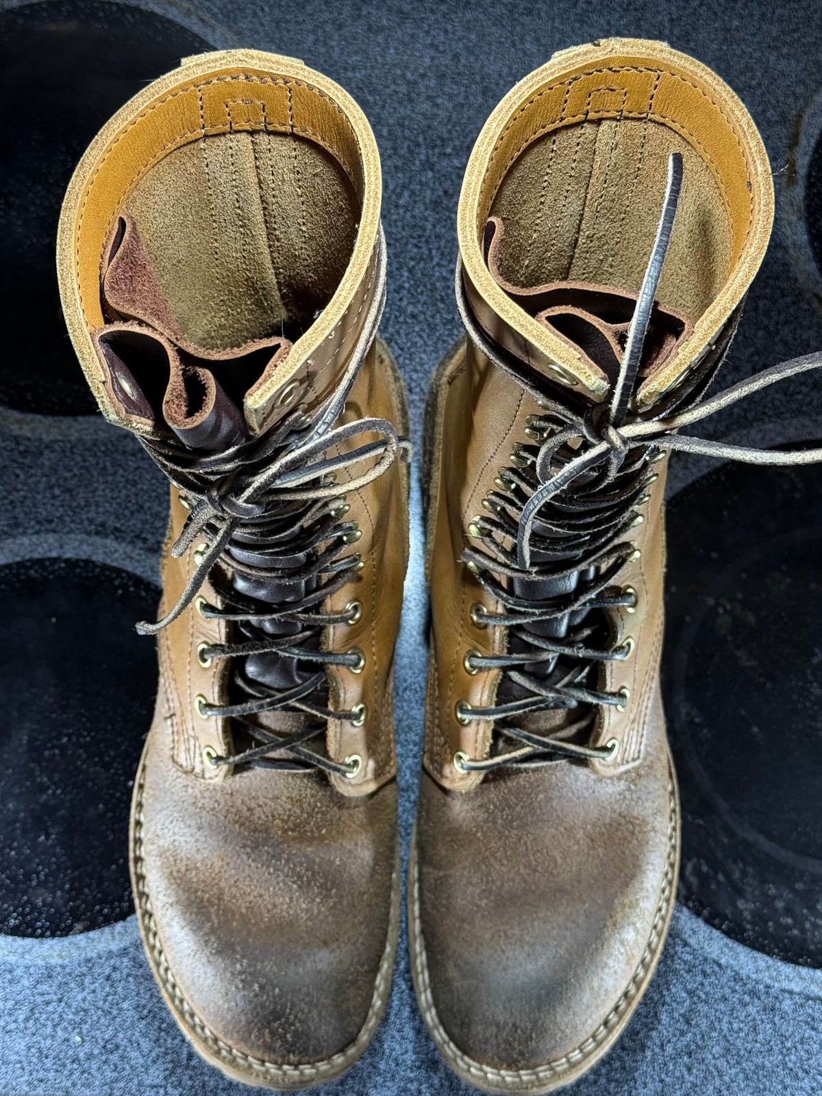 Photo by Termsxofxuse on December 5, 2024 of the Nicks DomePro in Seidel 1964 Tan & Seidel 1964 Tan Roughout.