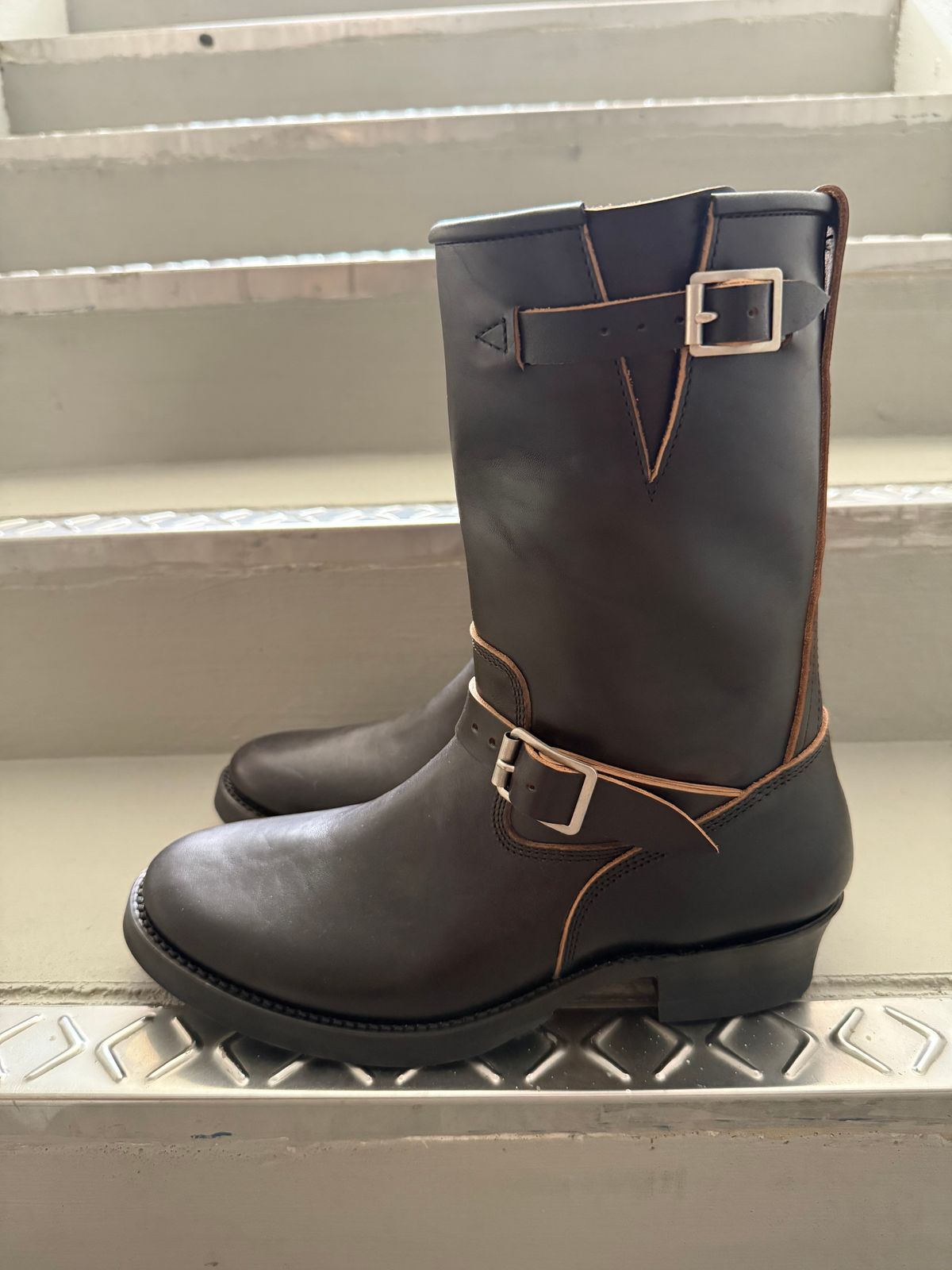 Photo by kronograf on October 1, 2025 of the Addict Boots AB-01 Engineer Boots in Maryam Black Horsebutt.