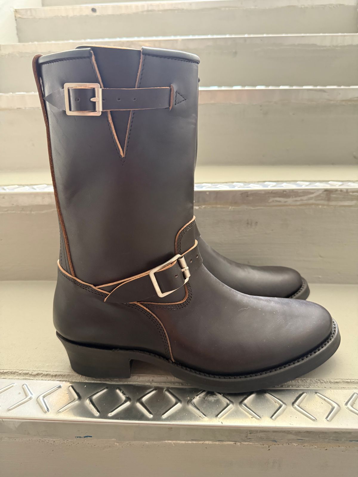 Photo by kronograf on October 1, 2025 of the Addict Boots AB-01 Engineer Boots in Maryam Black Horsebutt.