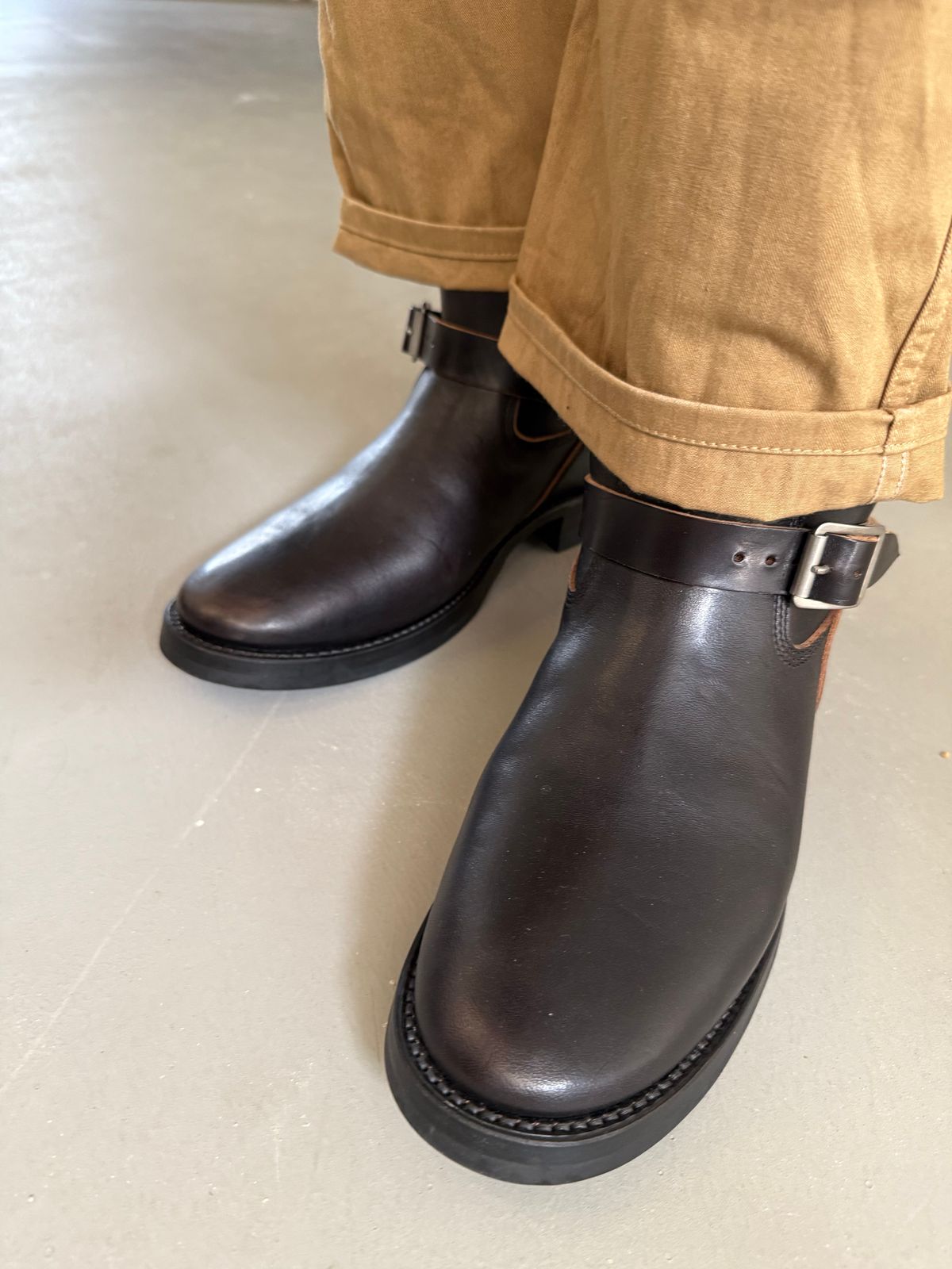 Photo by kronograf on October 5, 2025 of the Addict Boots AB-01 Engineer Boots in Maryam Black Horsebutt.