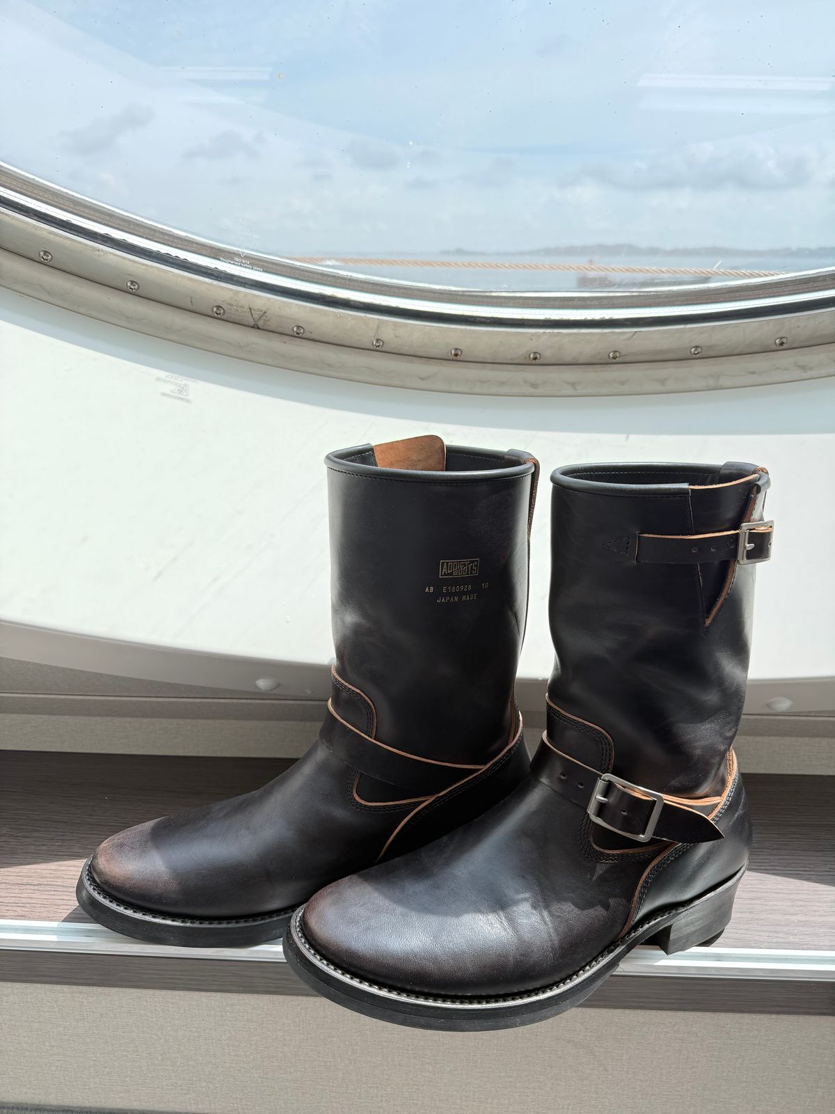 Photo by kronograf on October 20, 2025 of the Addict Boots AB-01 Engineer Boots in Maryam Black Horsebutt.