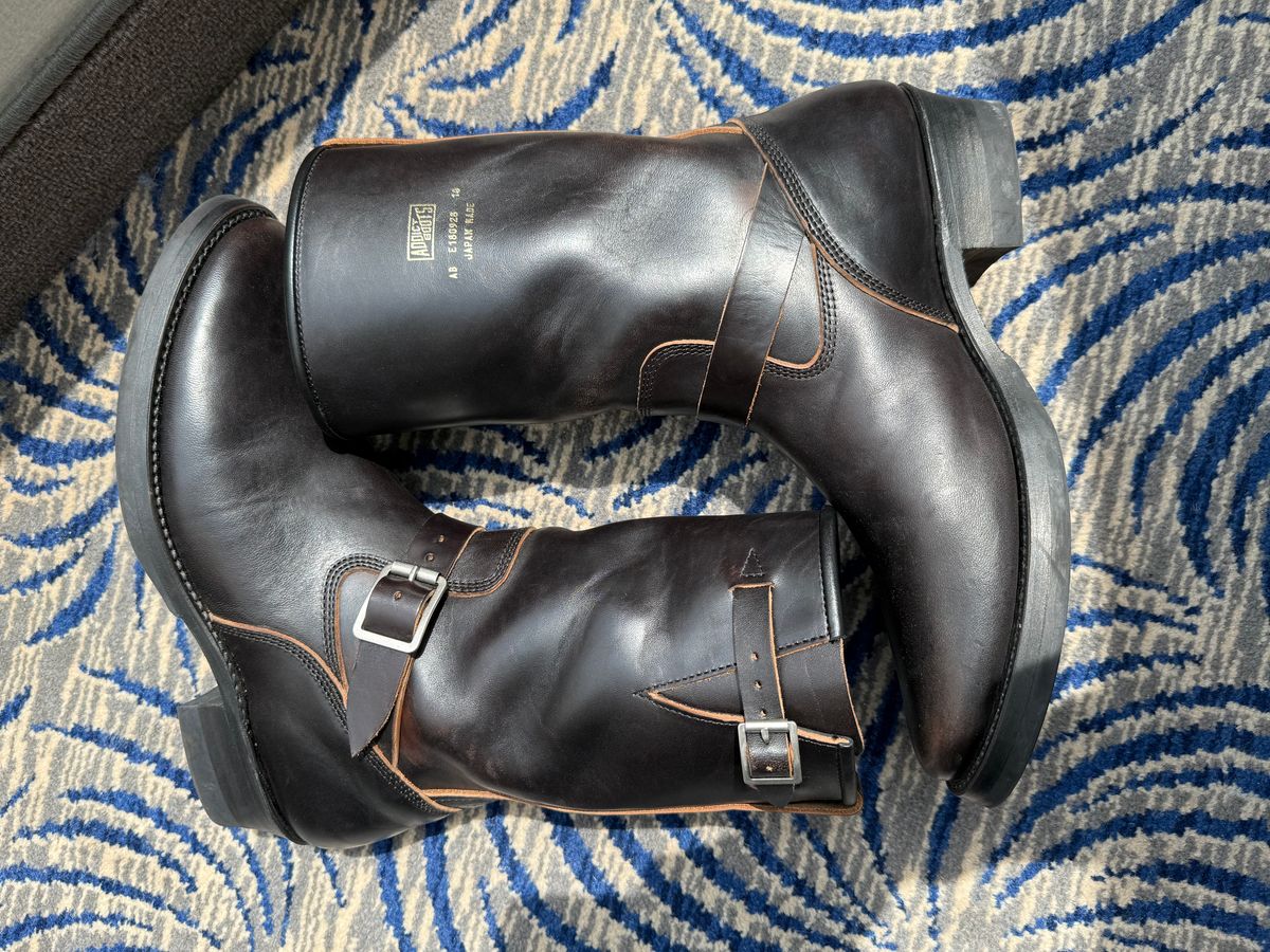 Photo by kronograf on October 20, 2025 of the Addict Boots AB-01 Engineer Boots in Maryam Black Horsebutt.