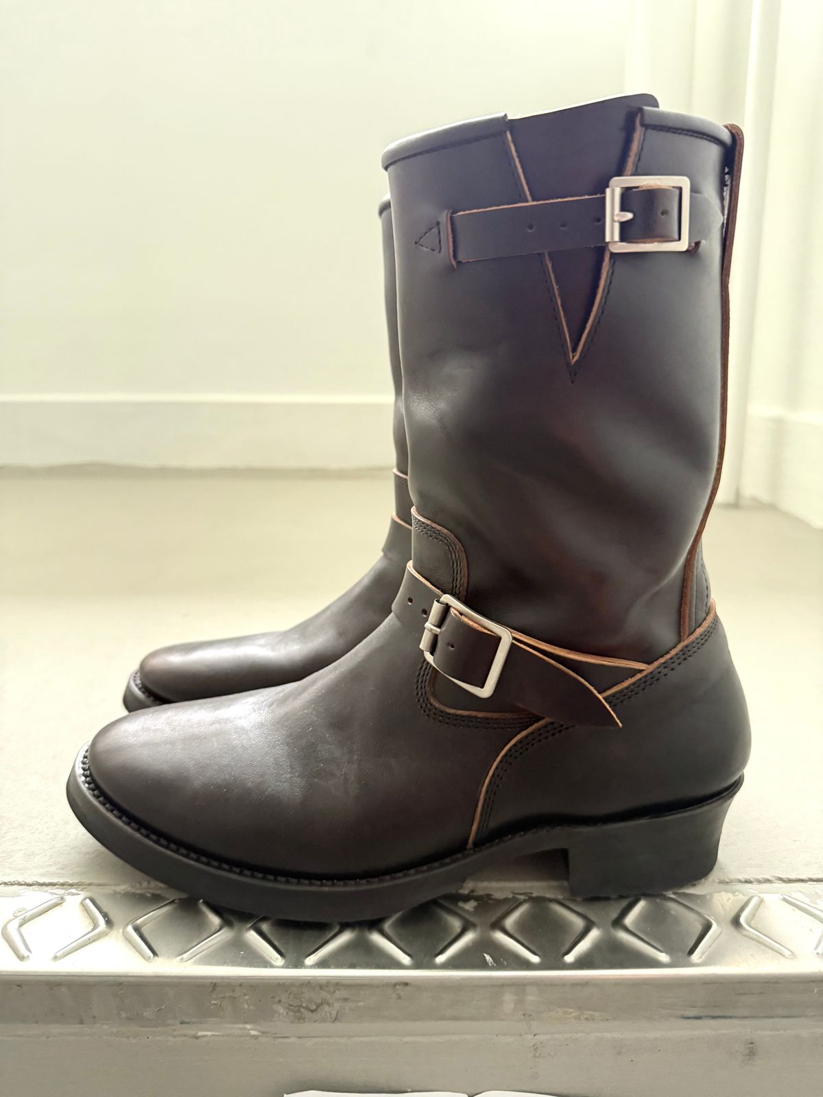 Photo by kronograf on November 2, 2025 of the Addict Boots AB-01 Engineer Boots in Maryam Black Horsebutt.