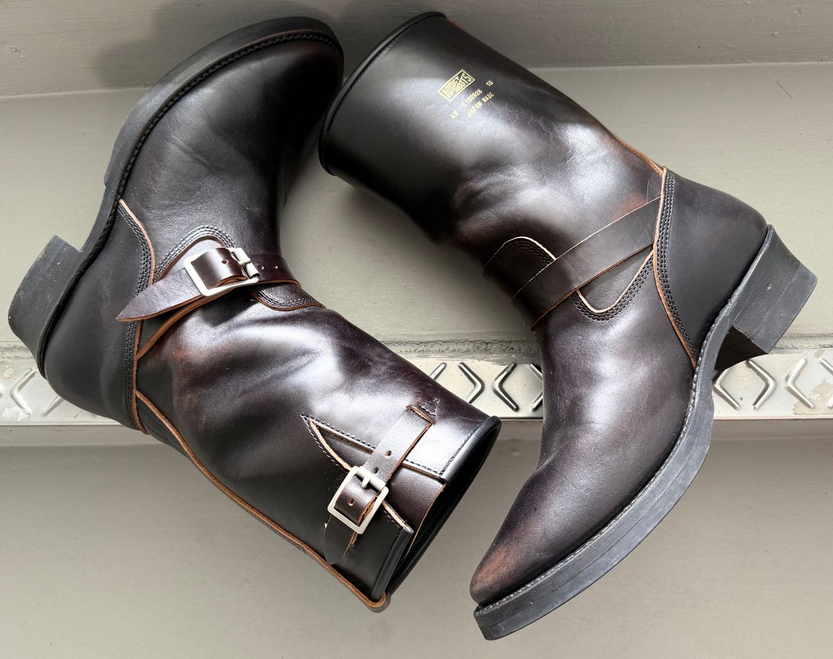 Photo by kronograf on December 4, 2025 of the Addict Boots AB-01 Engineer Boots in Maryam Black Horsebutt.