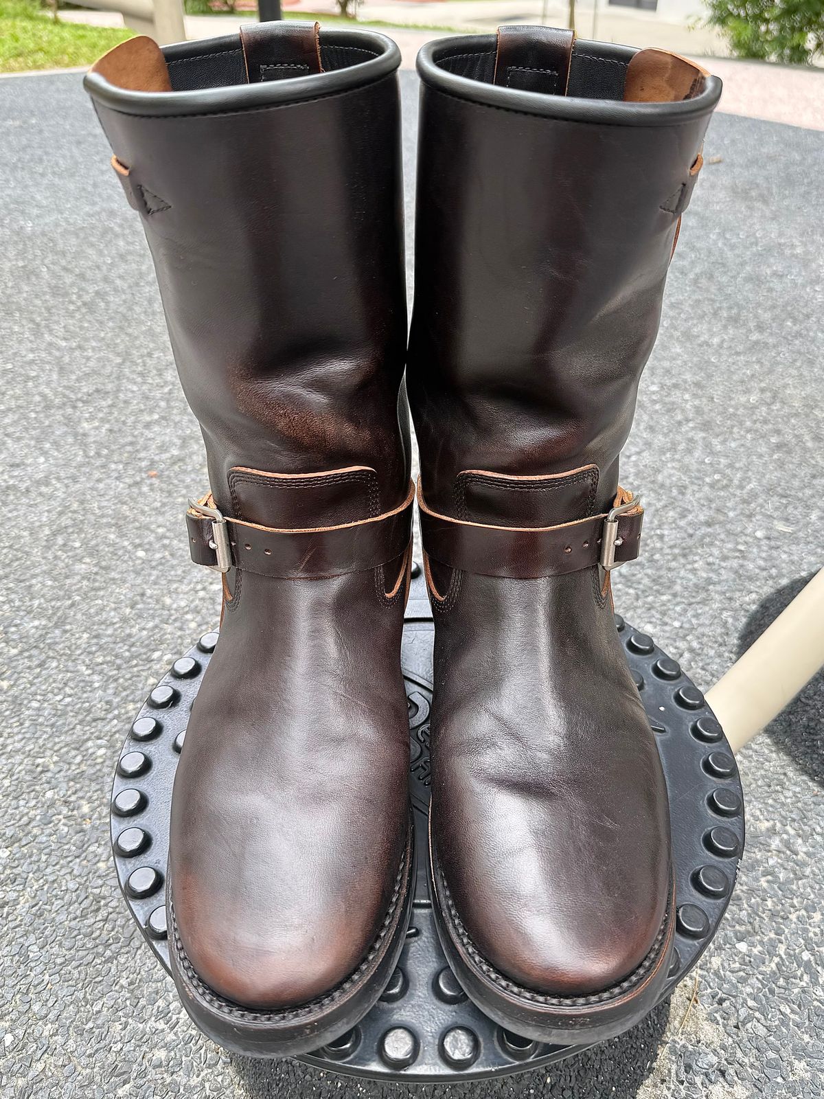 Photo by kronograf on March 4, 2026 of the Addict Boots AB-01 Engineer Boots in Maryam Black Horsebutt.