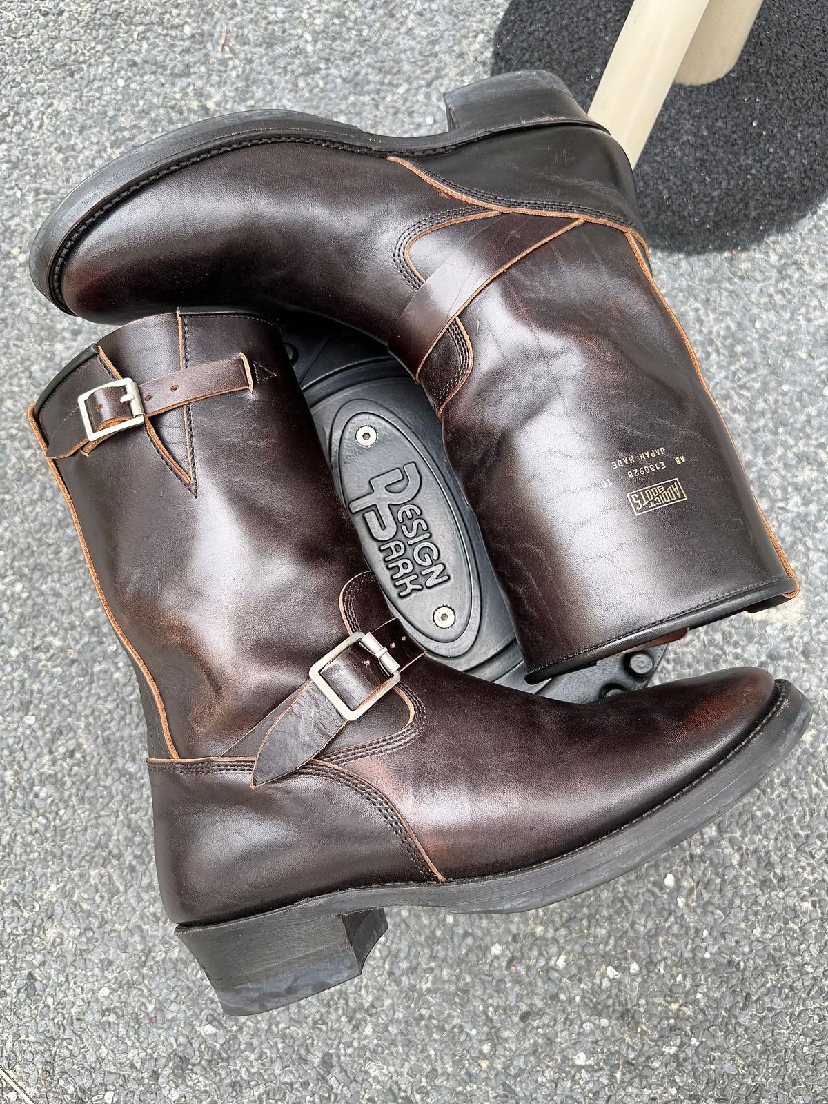 Photo by kronograf on March 4, 2026 of the Addict Boots AB-01 Engineer Boots in Maryam Black Horsebutt.