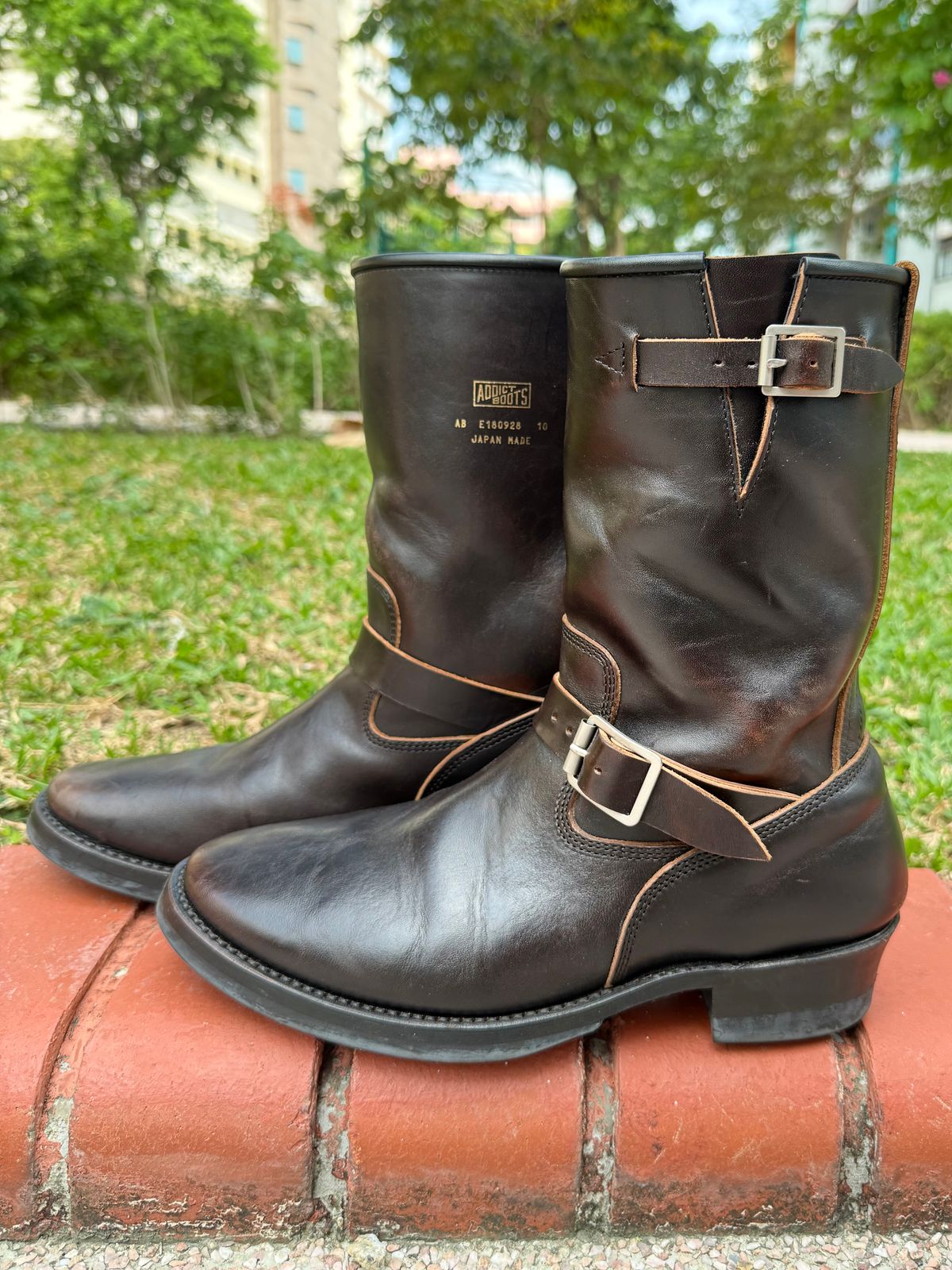 Photo by kronograf on April 4, 2026 of the Addict Boots AB-01 Engineer Boots in Maryam Black Horsebutt.