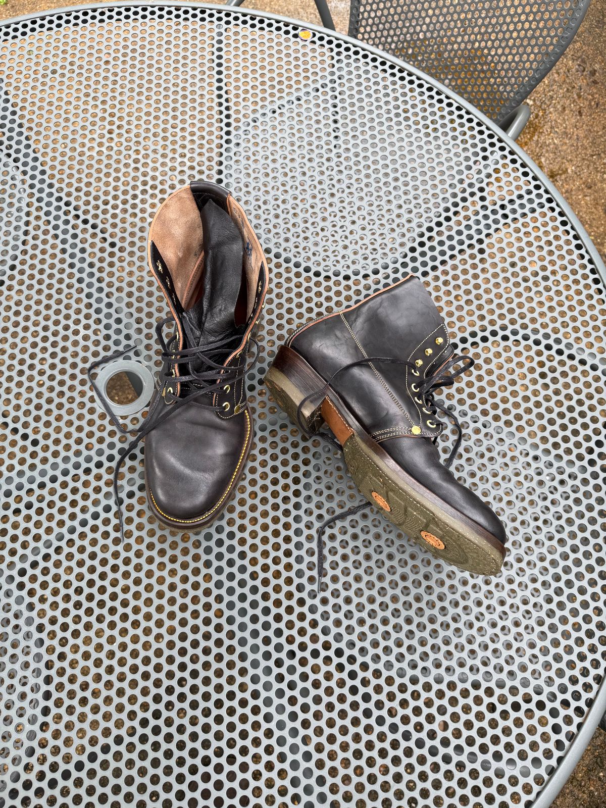 Photo by peckinpaws on April 25, 2026 of the Unsung MTM Slog Boot in Maryam Toscanello Horsebutt Overdyed Black.