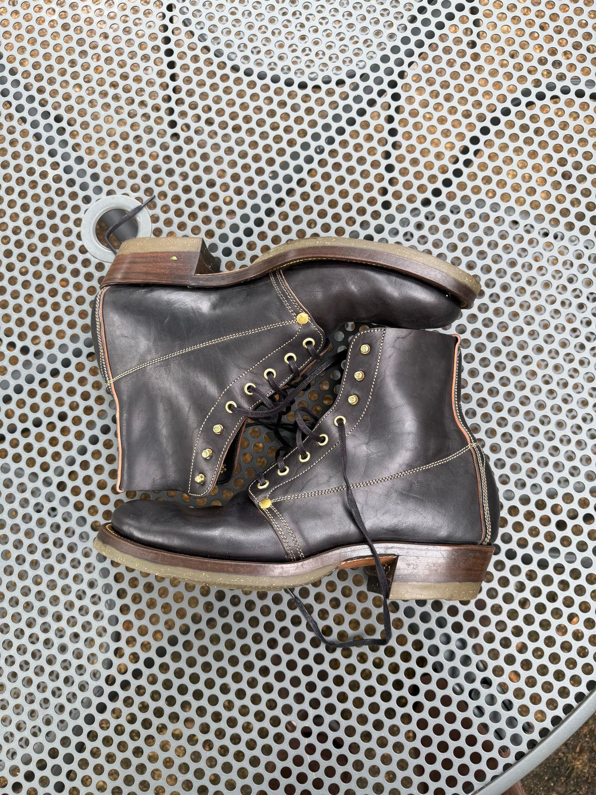 Photo by peckinpaws on April 25, 2026 of the Unsung MTM Slog Boot in Maryam Toscanello Horsebutt Overdyed Black.