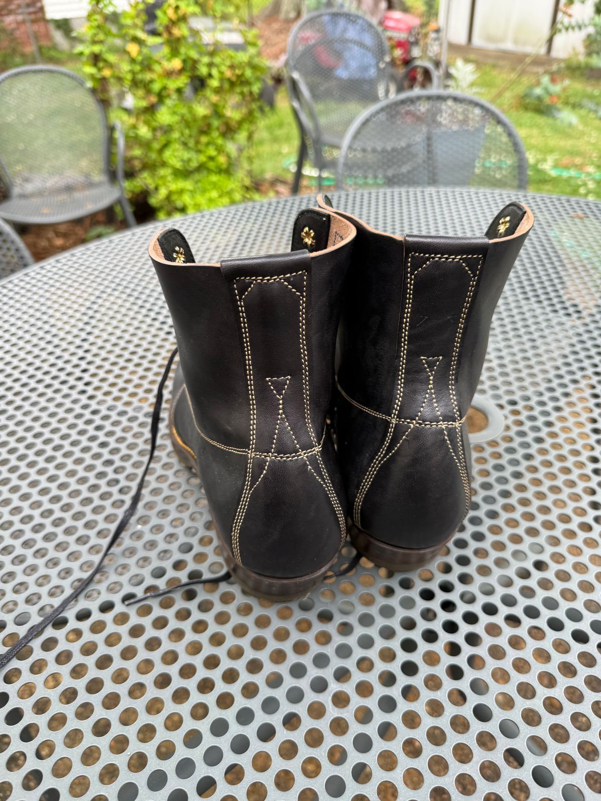 Photo by peckinpaws on April 25, 2026 of the Unsung MTM Slog Boot in Maryam Toscanello Horsebutt Overdyed Black.