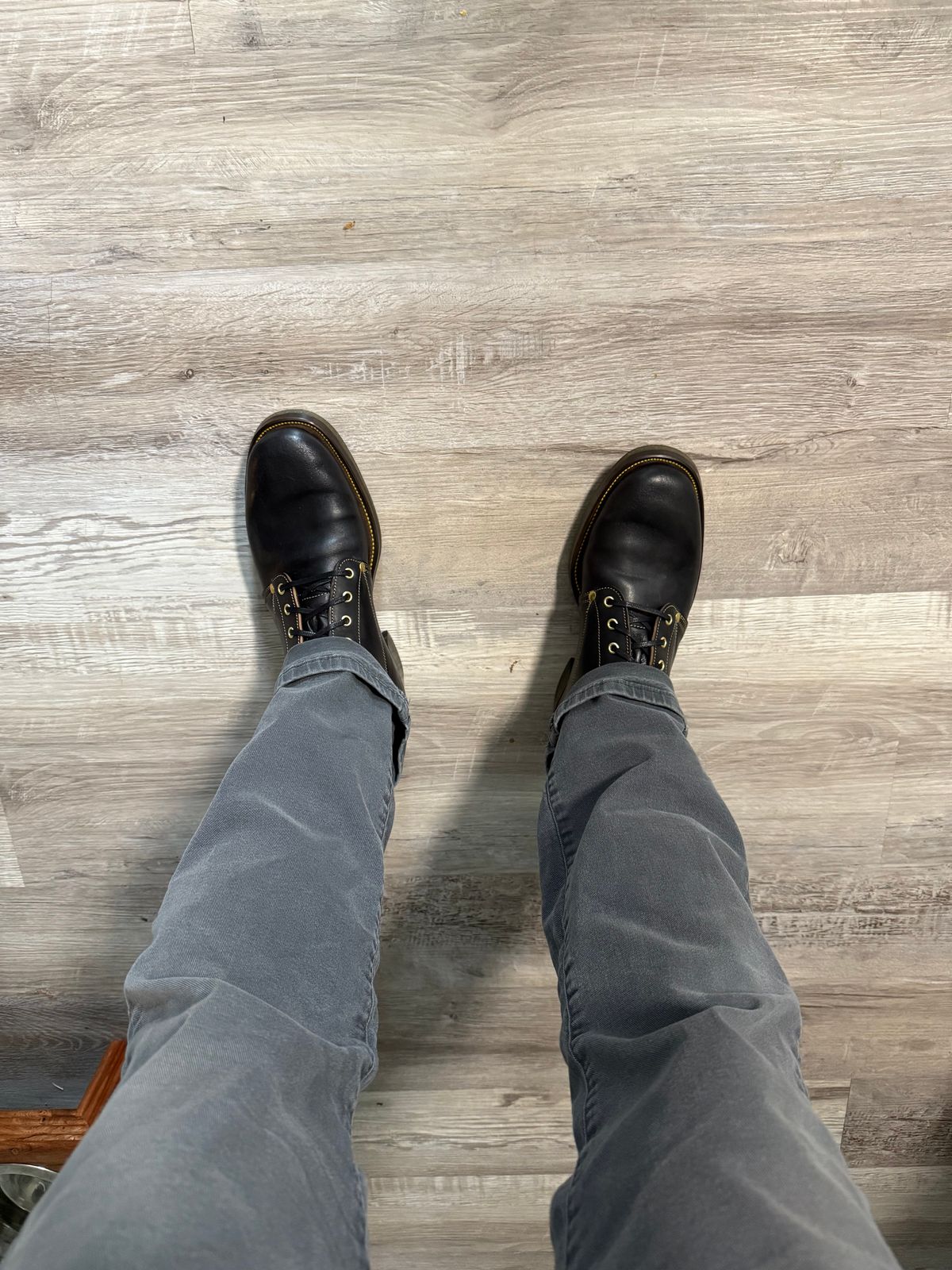 Photo by peckinpaws on April 25, 2026 of the Unsung MTM Slog Boot in Maryam Toscanello Horsebutt Overdyed Black.