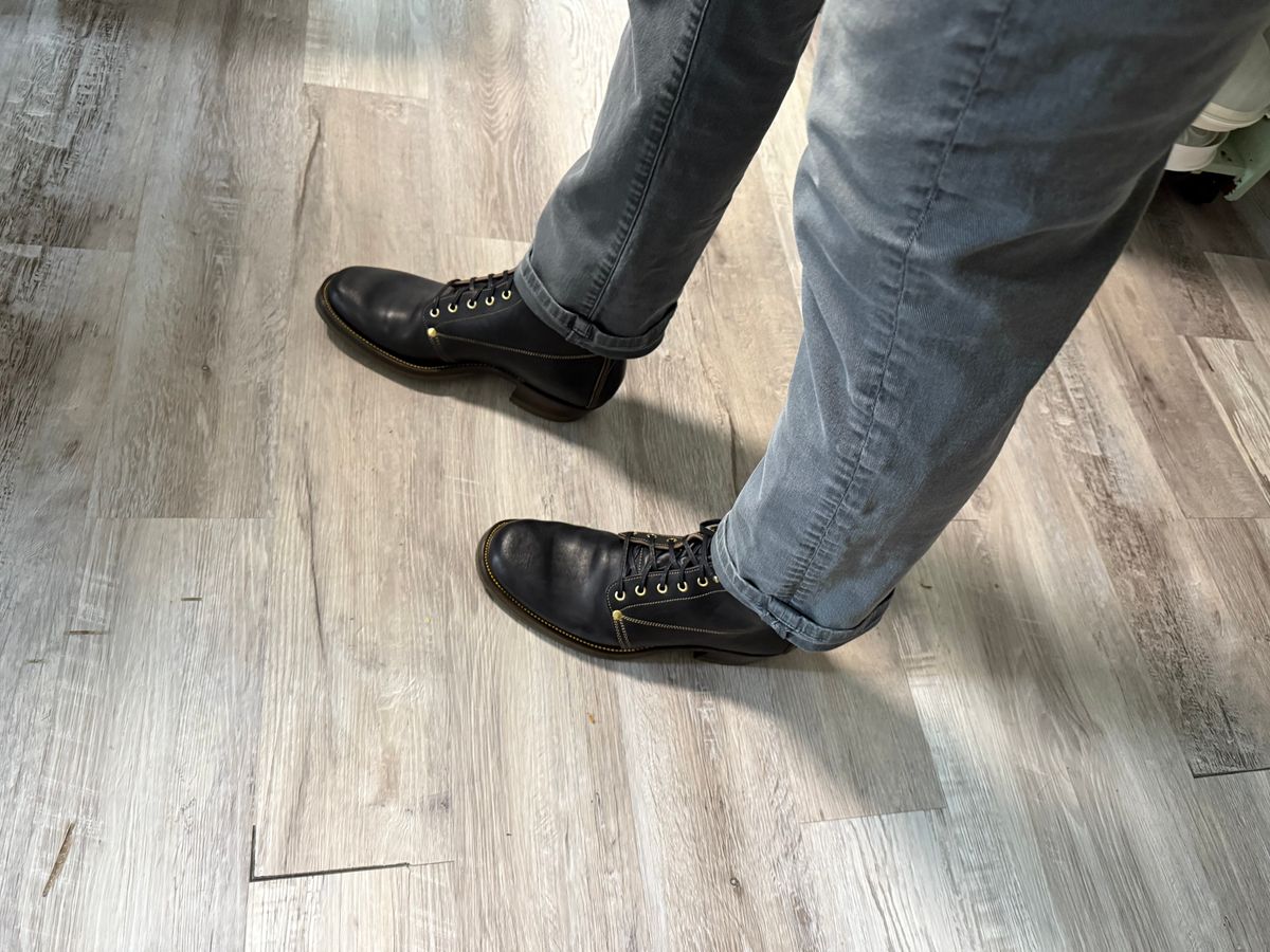 Photo by peckinpaws on April 25, 2026 of the Unsung MTM Slog Boot in Maryam Toscanello Horsebutt Overdyed Black.