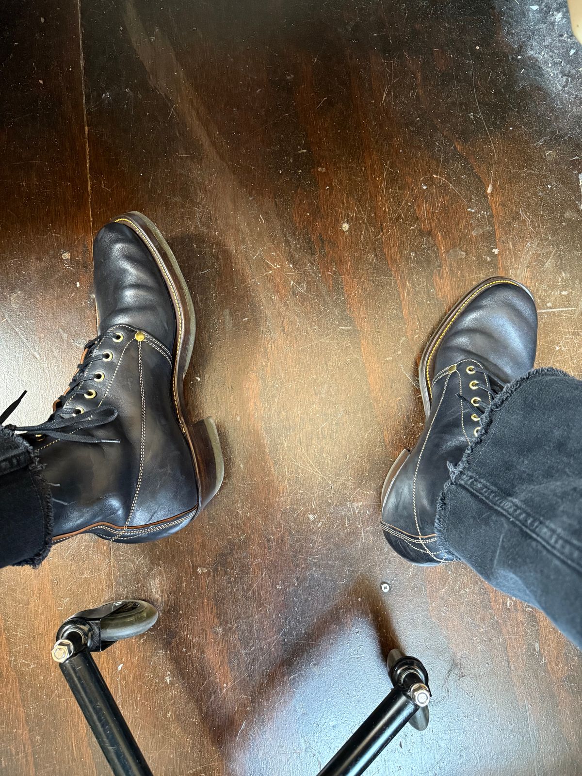 Photo by peckinpaws on April 27, 2026 of the Unsung MTM Slog Boot in Maryam Toscanello Horsebutt Overdyed Black.