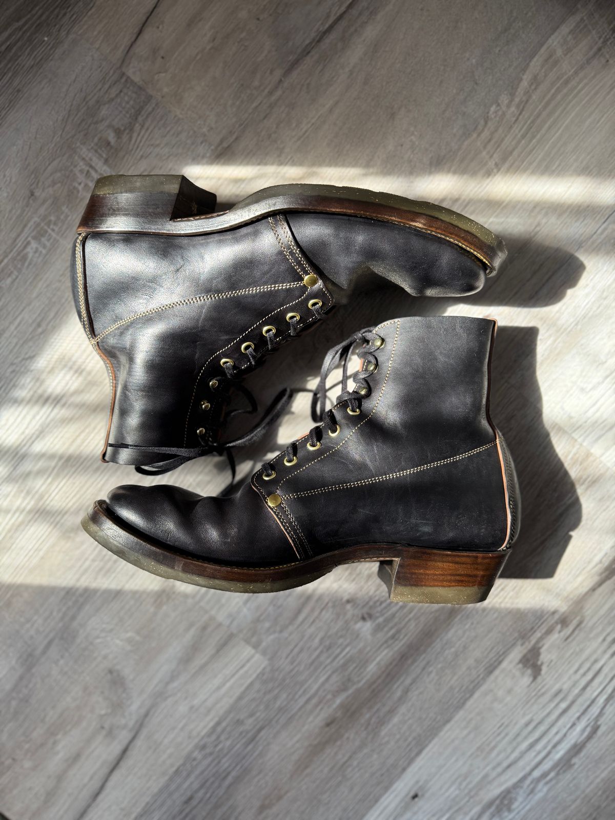 Photo by peckinpaws on April 27, 2026 of the Unsung MTM Slog Boot in Maryam Toscanello Horsebutt Overdyed Black.