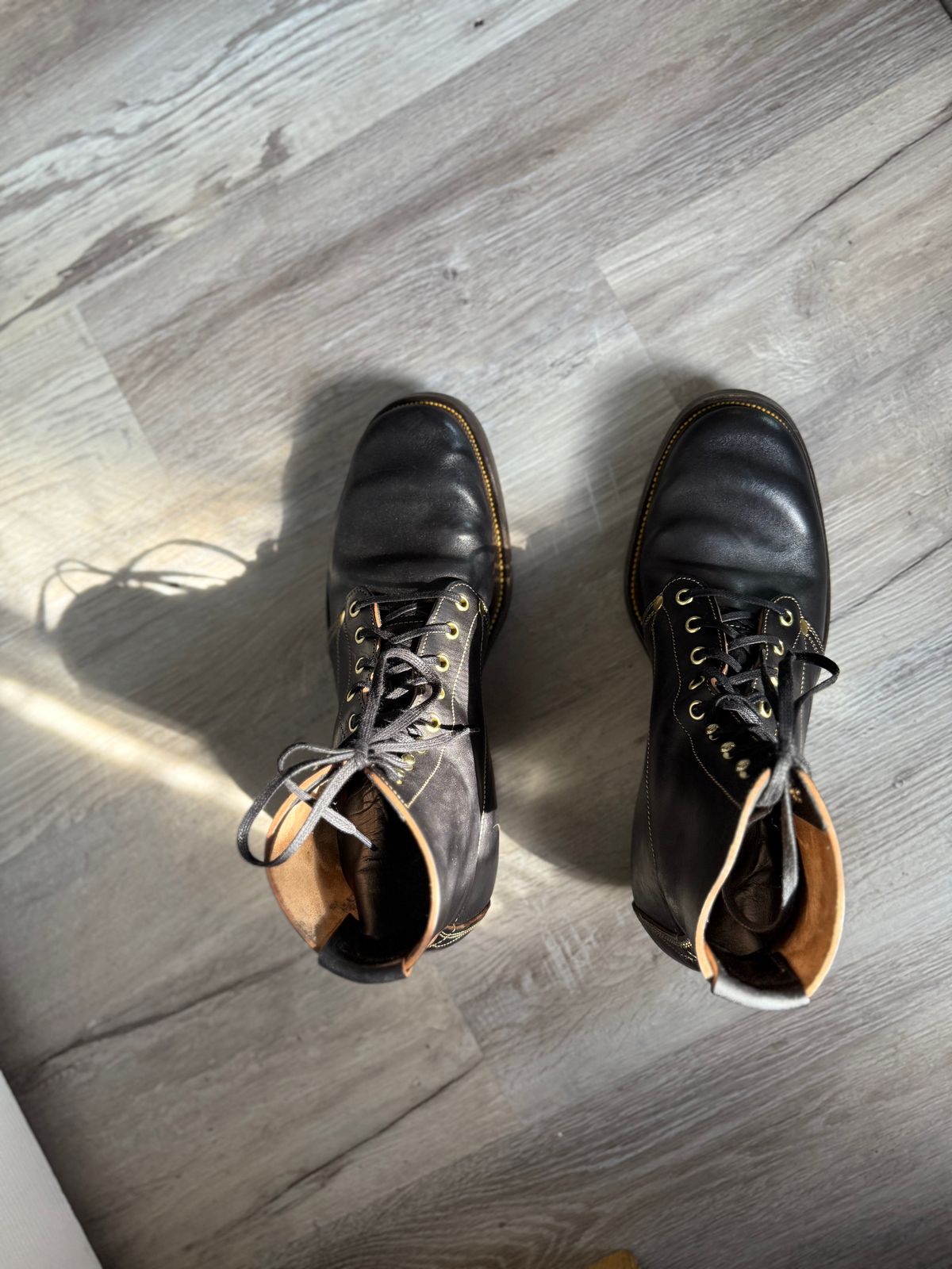 Photo by peckinpaws on April 27, 2026 of the Unsung MTM Slog Boot in Maryam Toscanello Horsebutt Overdyed Black.