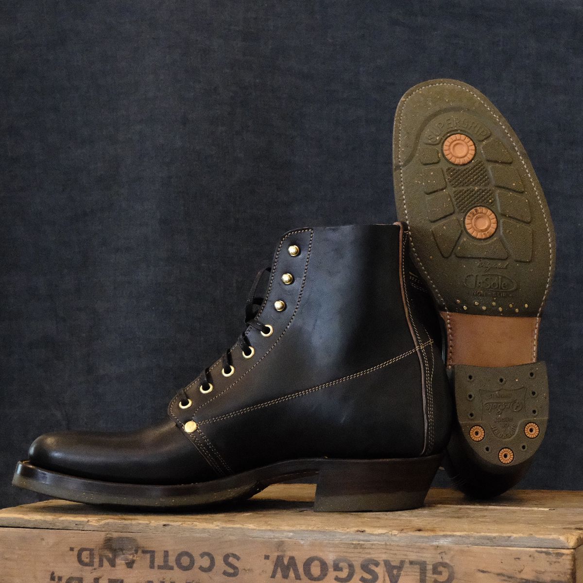 Photo by peckinpaws on April 24, 2026 of the Unsung MTM Slog Boot in Maryam Toscanello Horsebutt Overdyed Black.