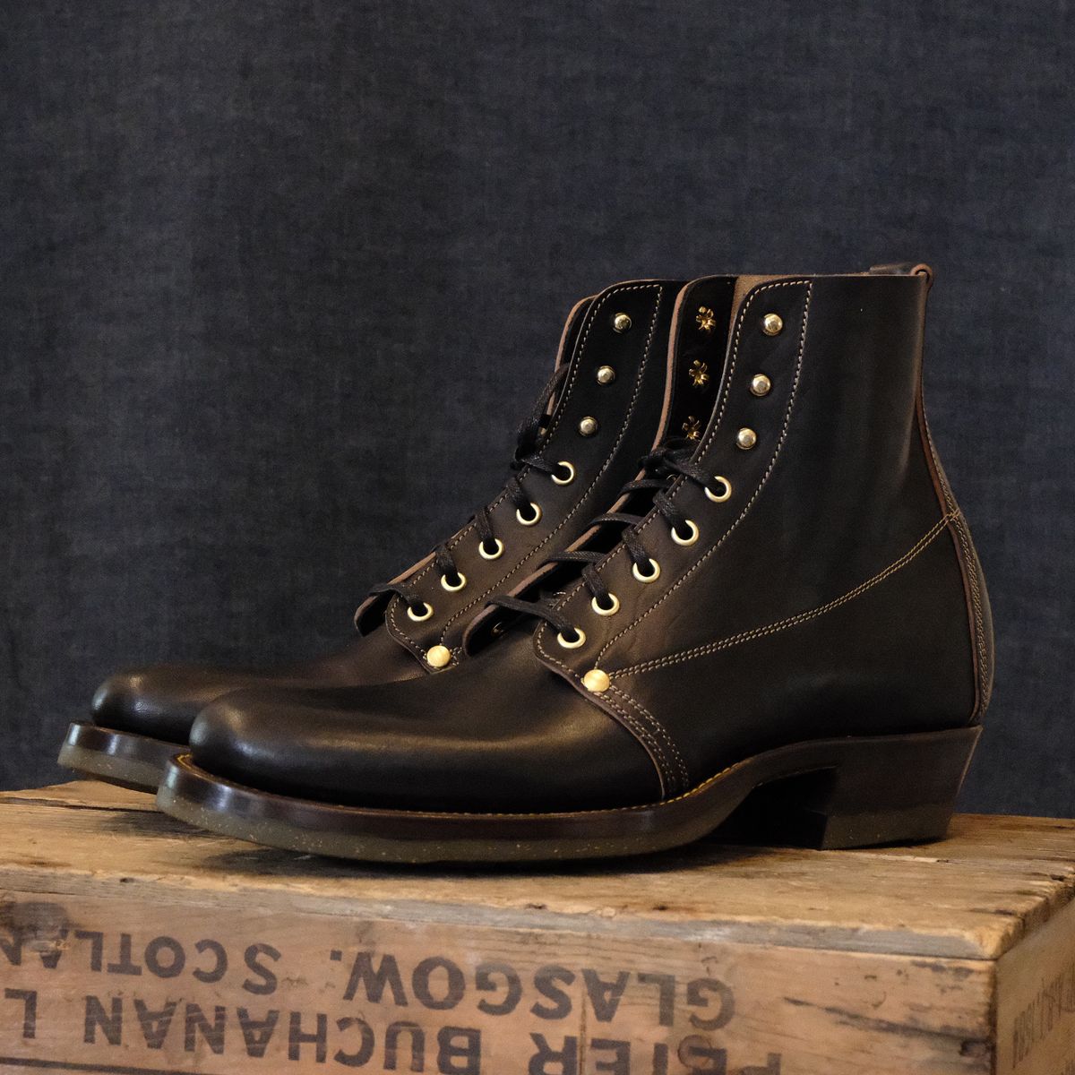 Photo by peckinpaws on April 24, 2026 of the Unsung MTM Slog Boot in Maryam Toscanello Horsebutt Overdyed Black.