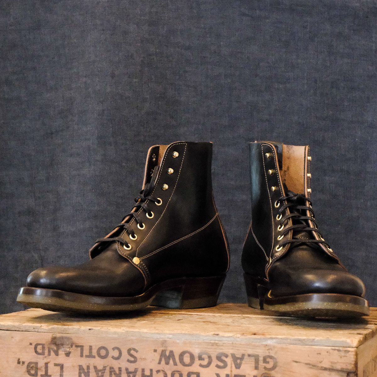 Photo by peckinpaws on April 24, 2026 of the Unsung MTM Slog Boot in Maryam Toscanello Horsebutt Overdyed Black.