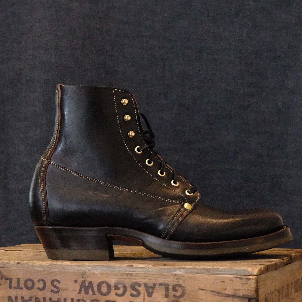 Photo by peckinpaws on April 24, 2026 of the Unsung MTM Slog Boot in Maryam Toscanello Horsebutt Overdyed Black.