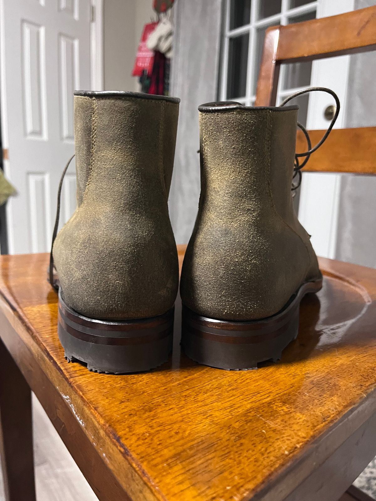Photo by peckinpaws on April 23, 2025 of the Viberg Service Boot in C.F. Stead Mojave Waxy Commander.