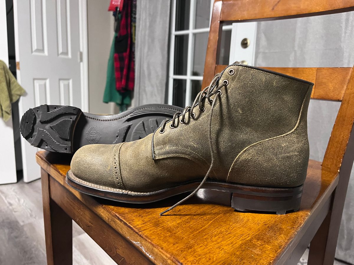 Photo by peckinpaws on April 23, 2025 of the Viberg Service Boot in C.F. Stead Mojave Waxy Commander.