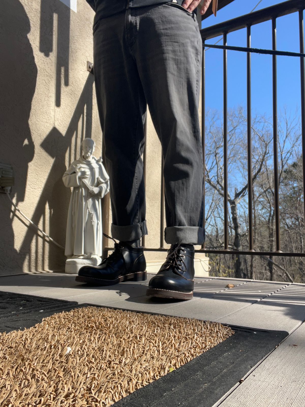 Photo by peckinpaws on March 21, 2025 of the Rolling Dub Trio Coupen in Horween Black Chromexcel.