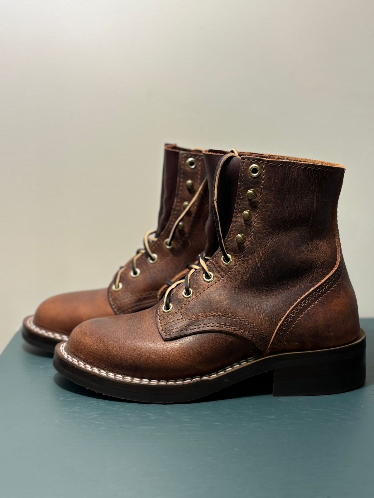 Photo by anekdot on October 2, 2025 of the Nicks Lace Up Heritage in Italian Brown Cypress.