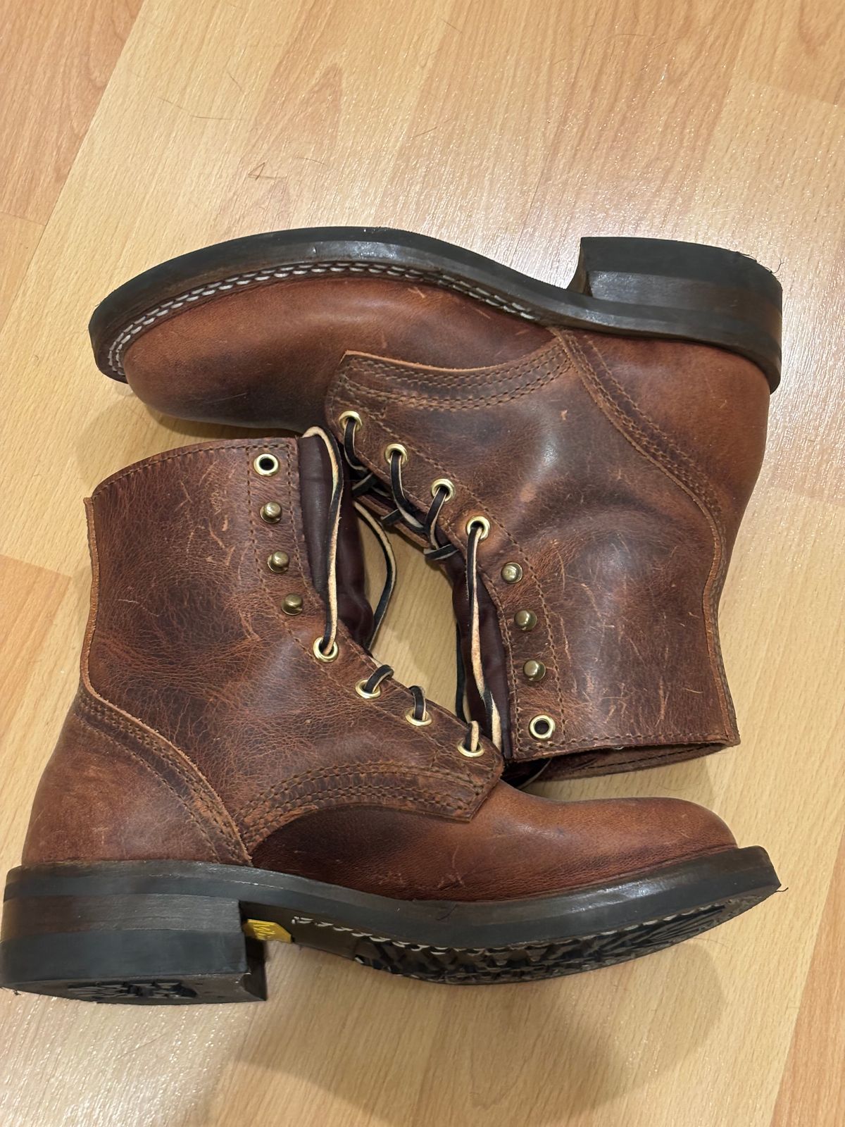 Photo by anekdot on April 5, 2026 of the Nicks Lace Up Heritage in Italian Brown Cypress.