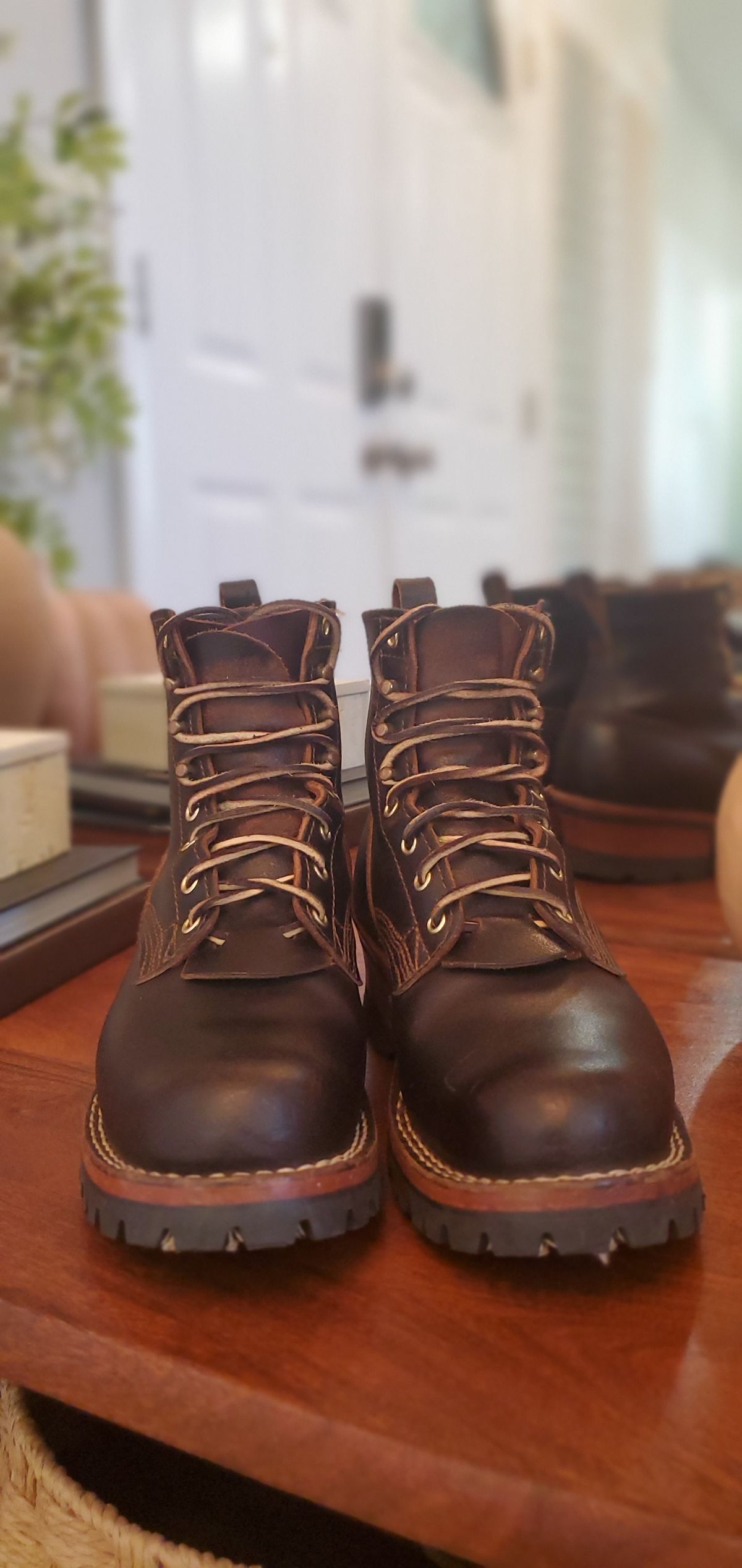Photo by Jamesv on August 19, 2024 of the Nicks Urban Logger in Horween Brown Waxed Flesh.