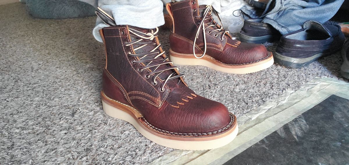 Photo by Jamesv on February 22, 2024 of the White's C350-CS in Law Tanning Brown Bison.