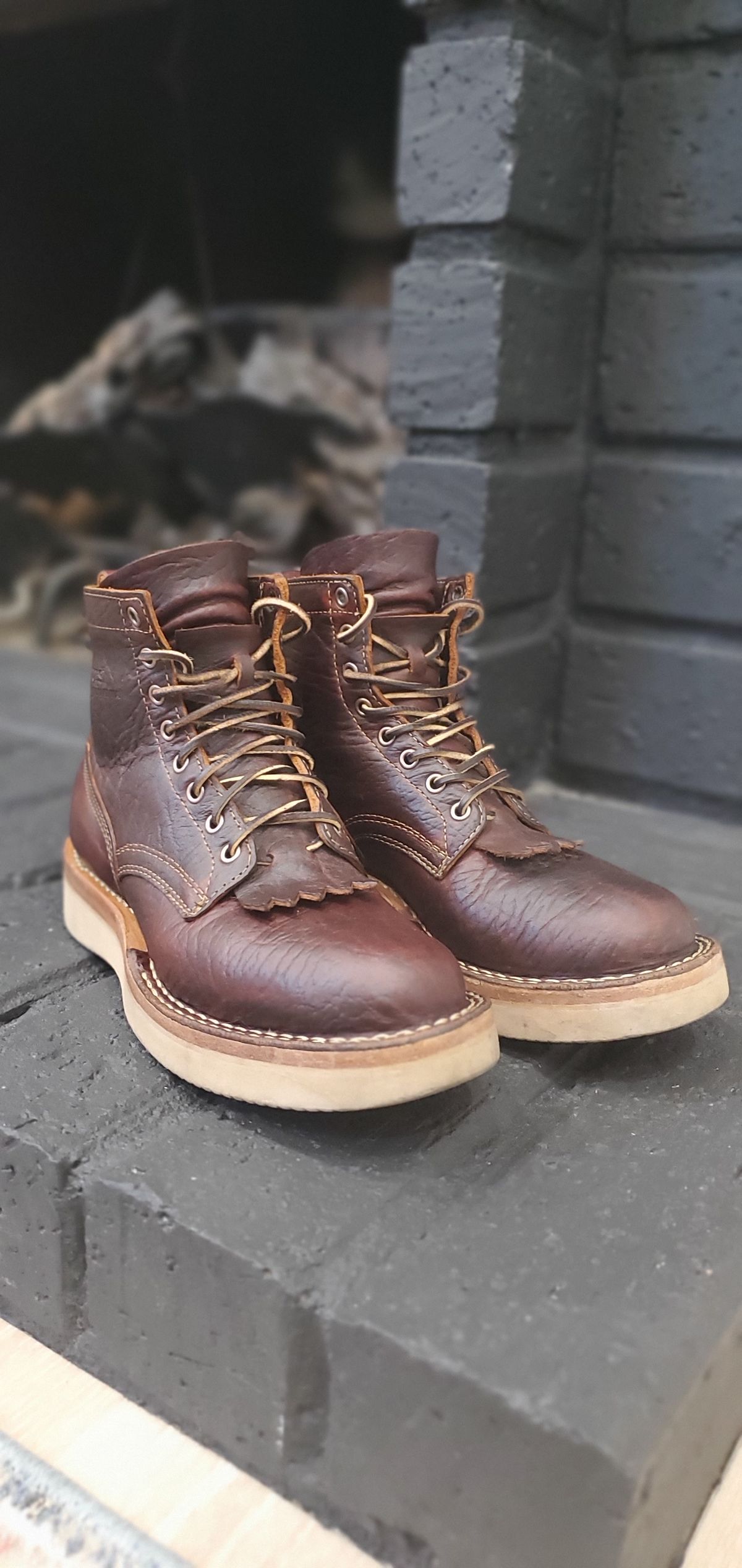 Photo by Jamesv on August 19, 2024 of the White's C350-CS in Law Tanning Brown Bison.
