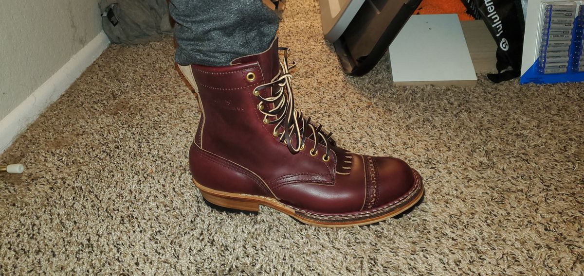 Photo by Jamesv on December 21, 2023 of the White's Bounty Hunter in Horween Burgundy Chromexcel.