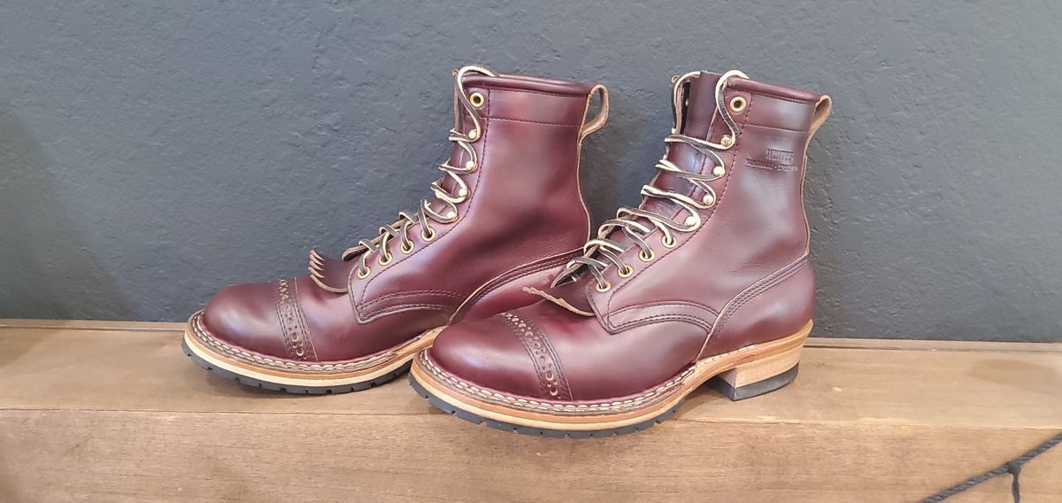 Photo by Jamesv on August 19, 2024 of the White's Bounty Hunter in Horween Burgundy Chromexcel.