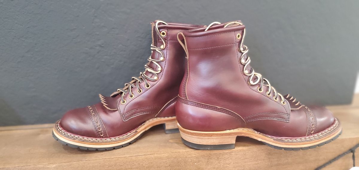 Photo by Jamesv on August 19, 2024 of the White's Bounty Hunter in Horween Burgundy Chromexcel.