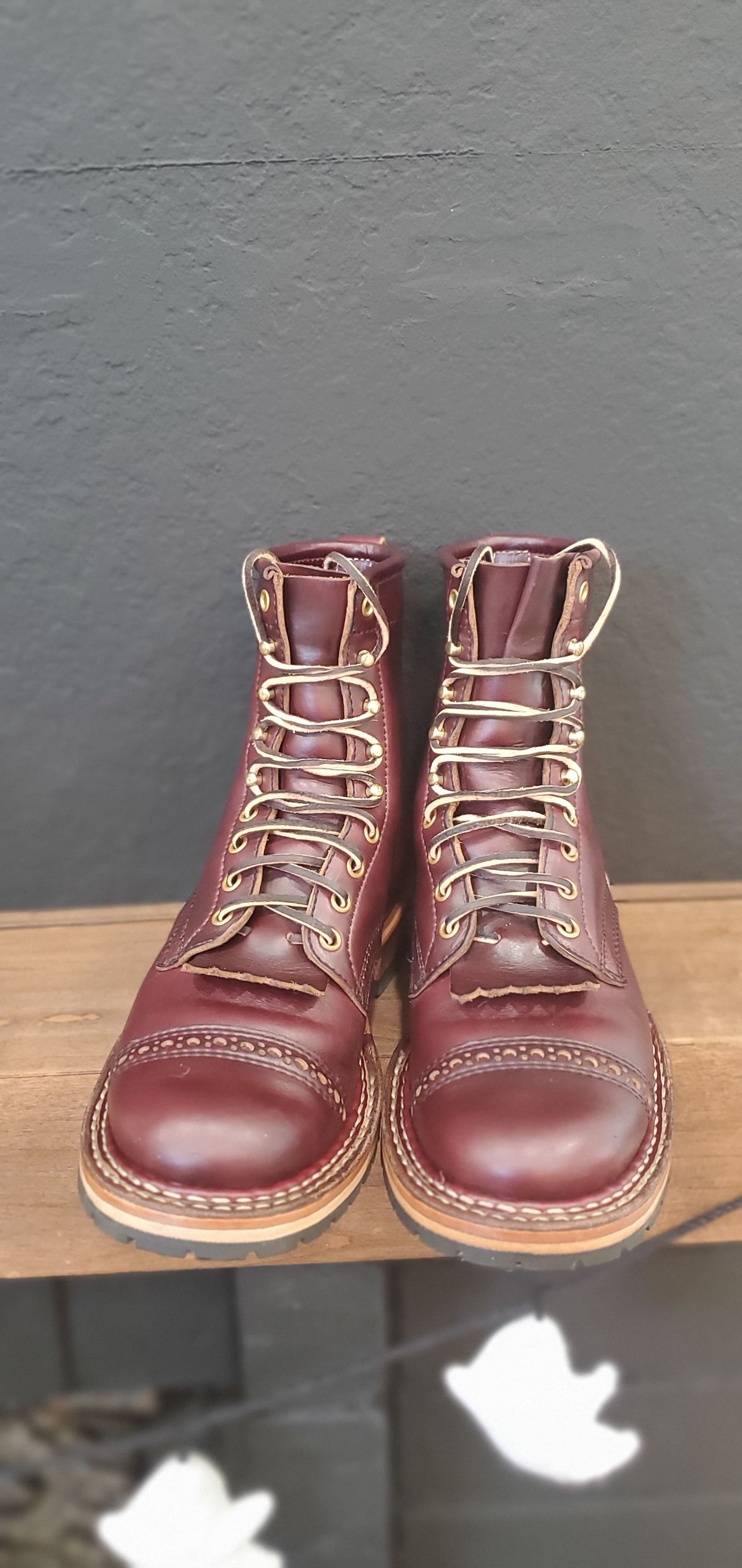 Photo by Jamesv on August 19, 2024 of the White's Bounty Hunter in Horween Burgundy Chromexcel.