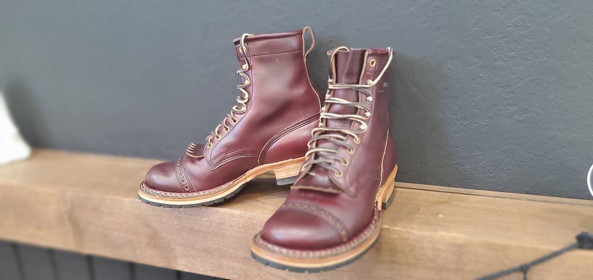 Photo by Jamesv on August 19, 2024 of the White's Bounty Hunter in Horween Burgundy Chromexcel.