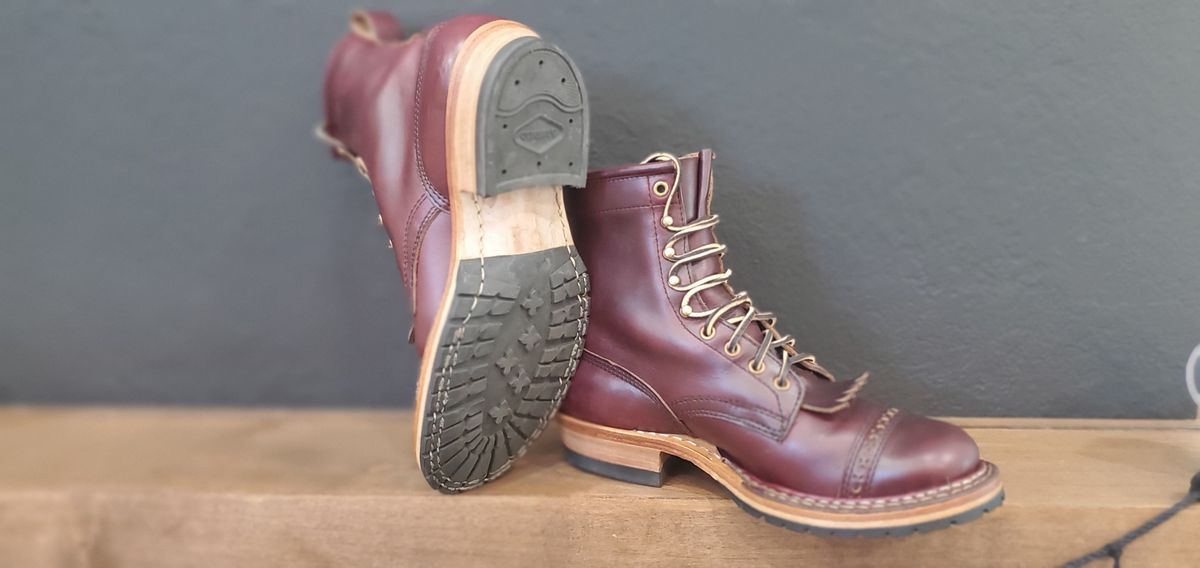 Photo by Jamesv on August 19, 2024 of the White's Bounty Hunter in Horween Burgundy Chromexcel.